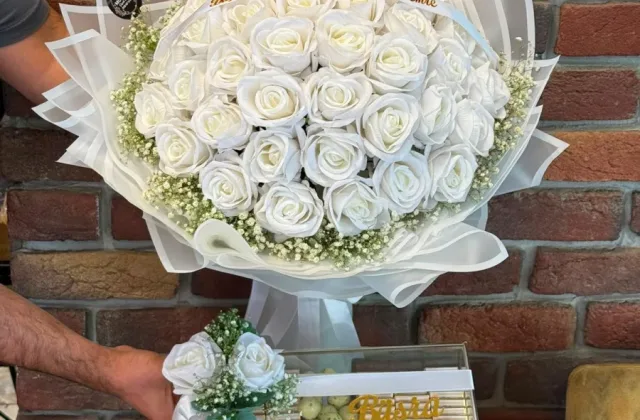 41 Adet Yapay Beyaz Gül Buketi & Çikolata Seti